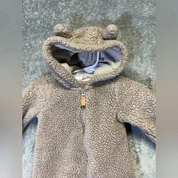 Carter's baby unisex sherpa pram in tan, size 3 months - Picture 2 of 9